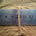 sznurek-jutowy-2,5mm-3nici-makro-linijka.jpg