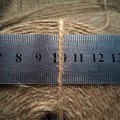 sznurek-jutowy-2,0mm-2nici-makro-linijka.jpg